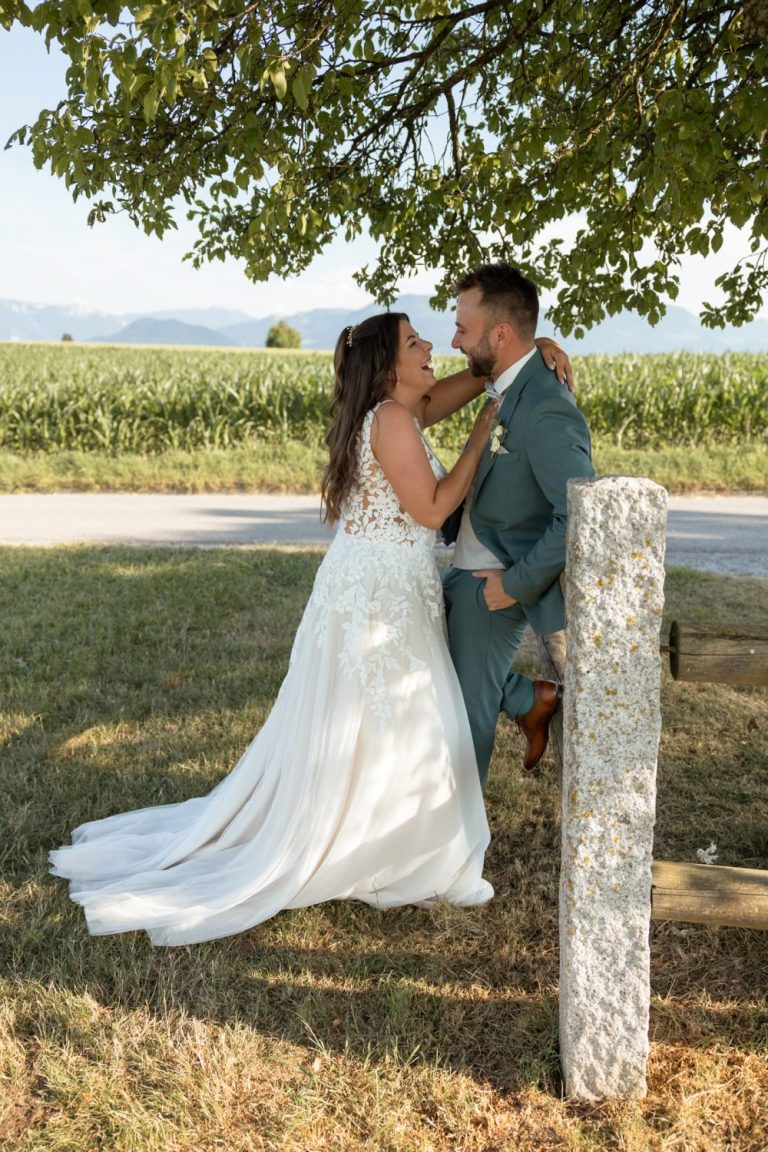Brautpaar bei kirchlicher Hochzeit oder freier Trauung, fotografiert von Herzmoment Fotografie