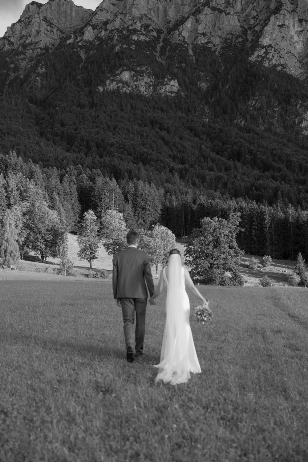 Mehr über den Artikel erfahren Hochzeit im Zacherl Ebbs – Hochzeitsfotografin Tirol Österreich