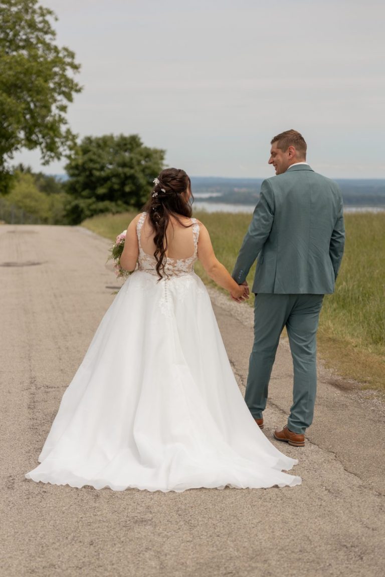 Brautpaar bei kirchlicher Hochzeit oder freier Trauung, fotografiert von Herzmoment Fotografie