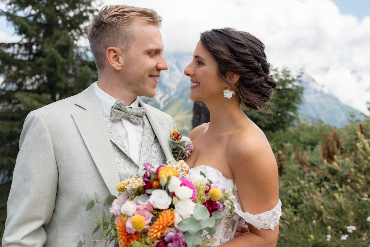 Mehr über den Artikel erfahren Hochzeit auf der Zachhofalm – Hochzeitsfotografin Salzburg
