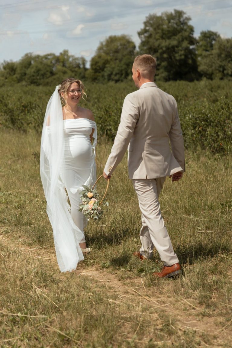 Standesamt-Hochzeit, Brautpaar fotografiert von Herzmoment Fotografie