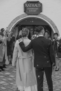Mehr über den Artikel erfahren Heiraten im Standesamt Rosenheim: Trauorte & Ablauf